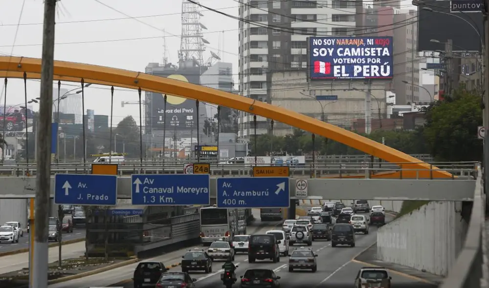 Registran paneles en contra del “comunismo” en calles de Lima. Foto: Marco Cotrina/La República Registran paneles en contra del “comunismo” en calles de Lima. Foto: Marco Cotrina/La República