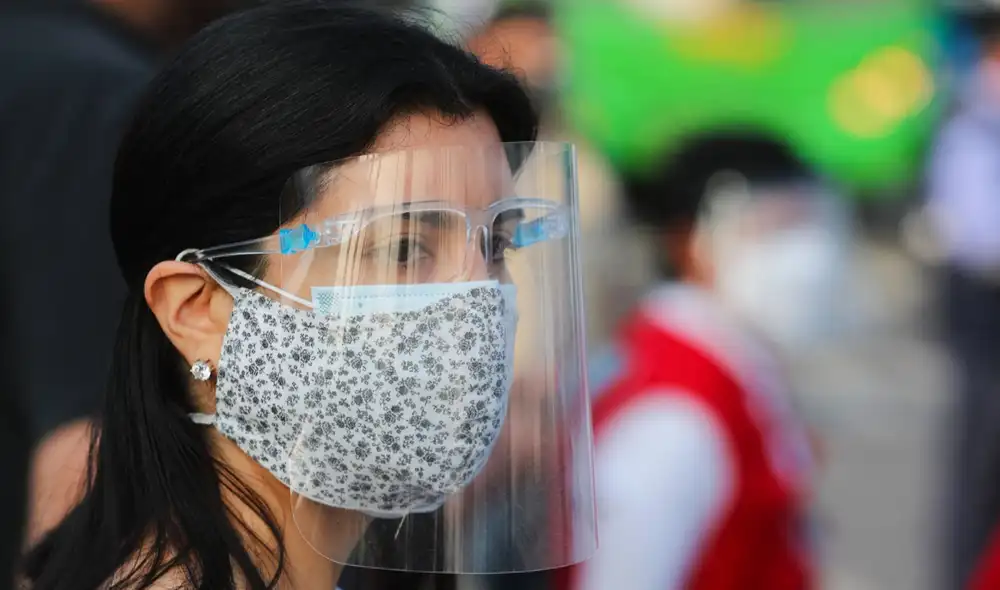 Es importante que las mascarillas están bien ajustadas al rostro para evitar el paso de aerosoles. Foto: difusión Es importante que las mascarillas están bien ajustadas al rostro para evitar el paso de aerosoles. Foto: difusión