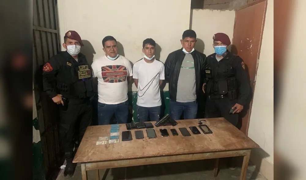 Sujetos fueron detenidos cuando hacían maniobras temerarias en automóvil. Foto: PNP Sujetos fueron detenidos cuando hacían maniobras temerarias en automóvil. Foto: PNP