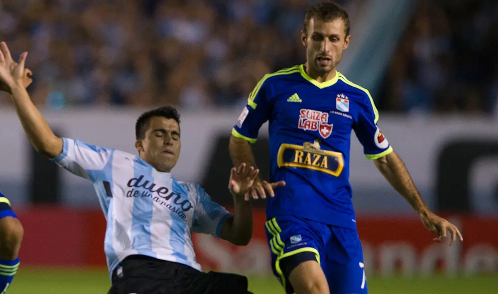 Horacio Calcaterra, capitán de Cristal en este 2021, es uno de los jugadores que le ganó a Racing en Argentina la última vez. Foto: AFP Horacio Calcaterra, capitán de Cristal en este 2021, es uno de los jugadores que le ganó a Racing en Argentina la última vez. Foto: AFP