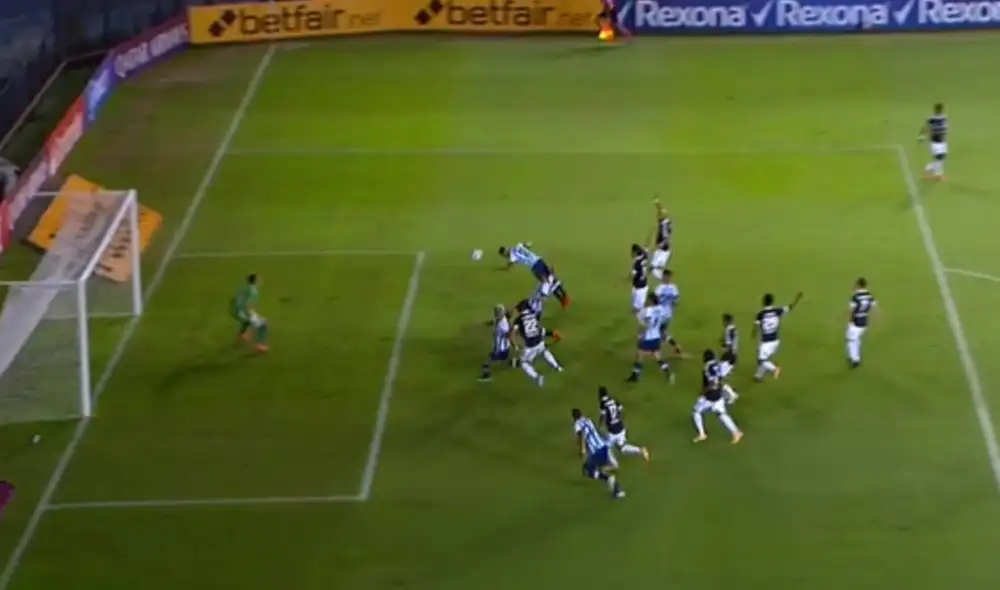 Racing abrió el marcador mediante un cabezazo de Cáceres. Foto: captura ESPN