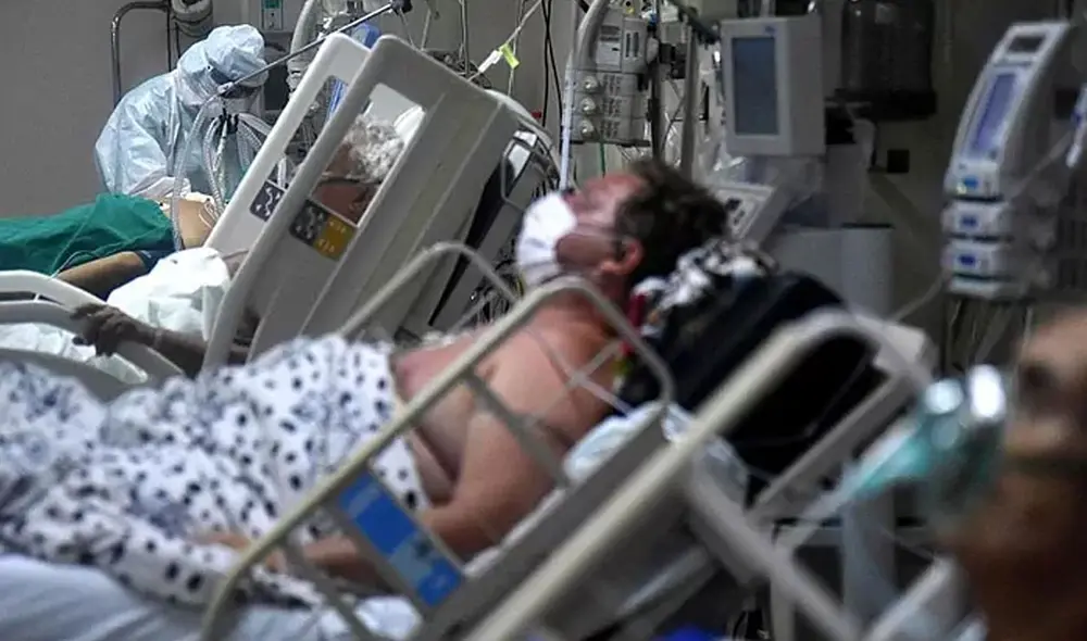 Pacientes con COVID-19 en una Unidad de Cuidados Intensivos. Foto: AFP