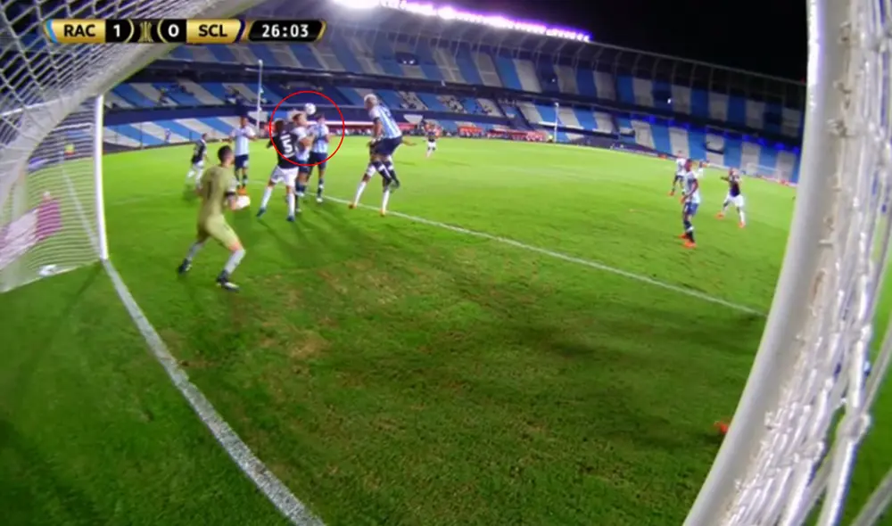 También en la primera fecha, a Cristal no le cobraron dos manos que debieron ser penal. Foto: captura de video/ESPN