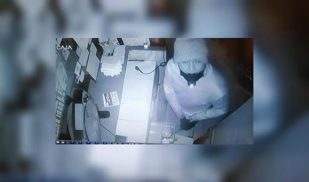 Los delincuentes se llevaron dinero en efectivo y diversos equipos de la pollería La Cesta. Foto: cámara de seguridad de La Cesta