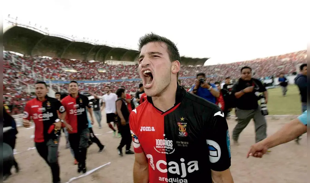 TORNEO CLAUSURA 2015: FBC MELGAR VS SPORTING CRISTAL , TRIUNFO DEL PRIMERO 3 - 2 . JUGADO EL 16 DE DICIEMBRE DE 2015 //  BERNARDO CUESTA CELEBRA GOL