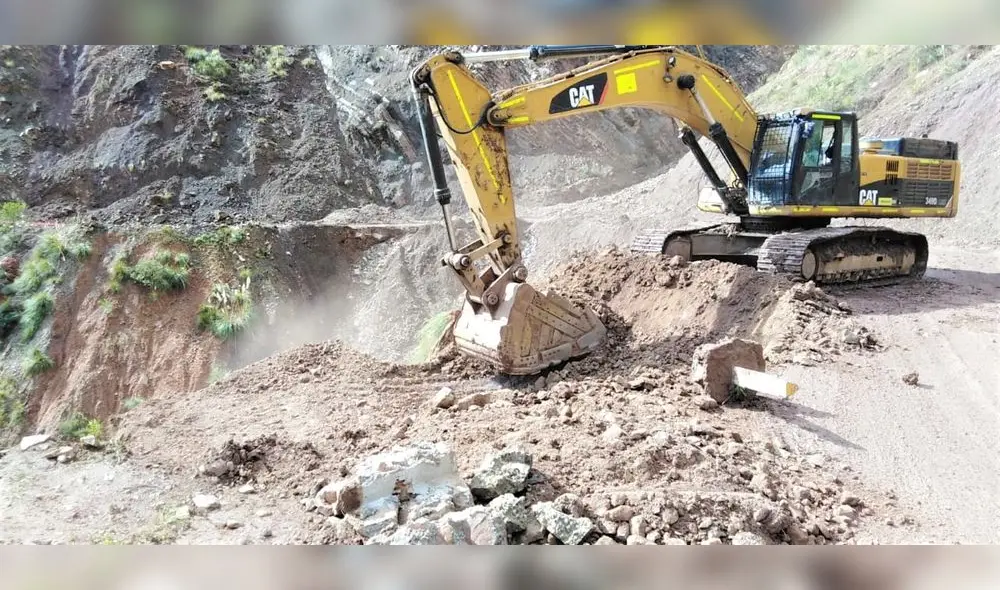 Maquinaria pesada inició trabajos para tender puente El Potrerillo en Pataz. Foto: MTC
