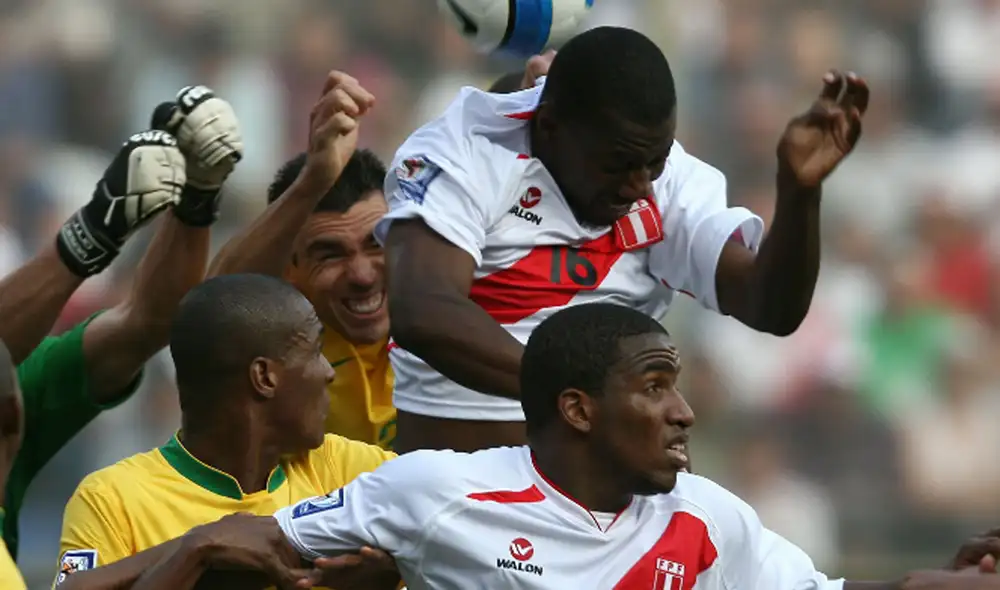 El 'Condor' Mendoza y Jefferson Farfán fueron compañeros en la selección peruana varias temporadas. Foto: archivo El 'Condor' Mendoza y Jefferson Farfán fueron compañeros en la selección peruana varias temporadas. Foto: archivo
