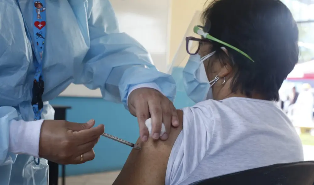 La cartera dirigida por el ministro Óscar Ugarte estima iniciar la campaña de vacunación en adultos mayores de 60 años en junio. Foto: Carlos Félix / La República La cartera dirigida por el ministro Óscar Ugarte estima iniciar la campaña de vacunación en adultos mayores de 60 años en junio. Foto: Carlos Félix / La República