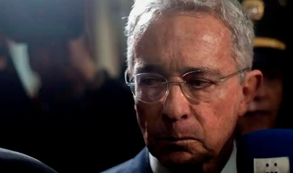 Twitter solicitó a Uribe borrar el polémico tuit “para prevenir que terceros se sientan inspirados a cometer actos de violencia”. Foto: EFE Twitter solicitó a Uribe borrar el polémico tuit “para prevenir que terceros se sientan inspirados a cometer actos de violencia”. Foto: EFE