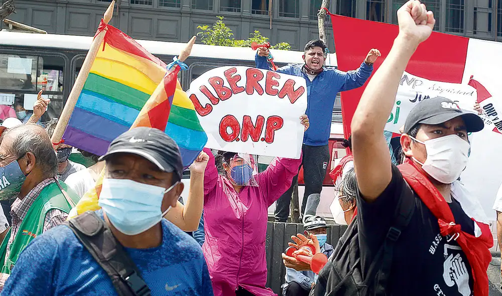 Preocupación. Gobierno reconoce que el país vive una crisis por el Covid-19, pero deja sin alternativa a la economía familiar. Foto: Félix Contreras / La República