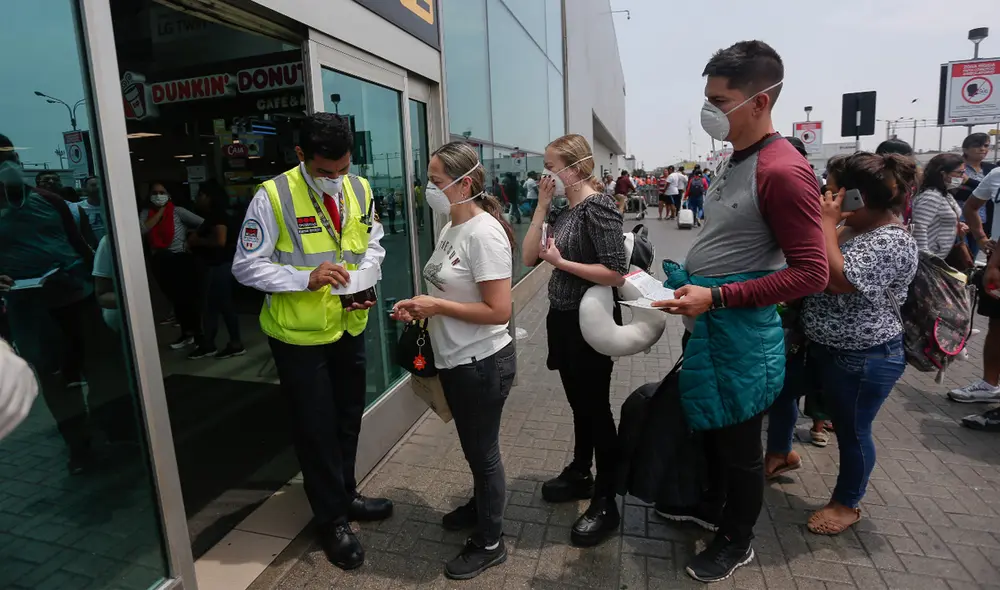 La Superintendencia Nacional de Migraciones menciona que se puede viajar por turismo a nueve destinos en Sudamérica solo con el DNI. Foto: La República