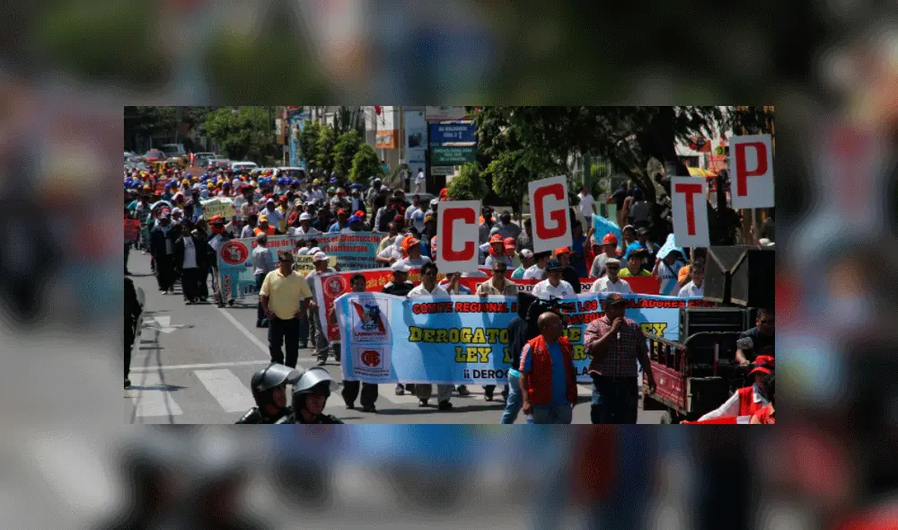 La CGTP pidió a los electores no olvidar los hechos ocurridos en la dictadura fujimorista. Foto: La República La CGTP pidió a los electores no olvidar los hechos ocurridos en la dictadura fujimorista. Foto: La República