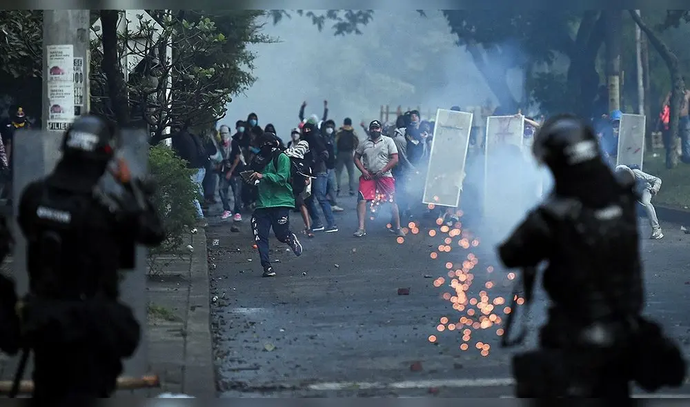 Protesta en Colombia continuaron este domingo 2 de mayo. Foto: EFE Protesta en Colombia continuaron este domingo 2 de mayo. Foto: EFE