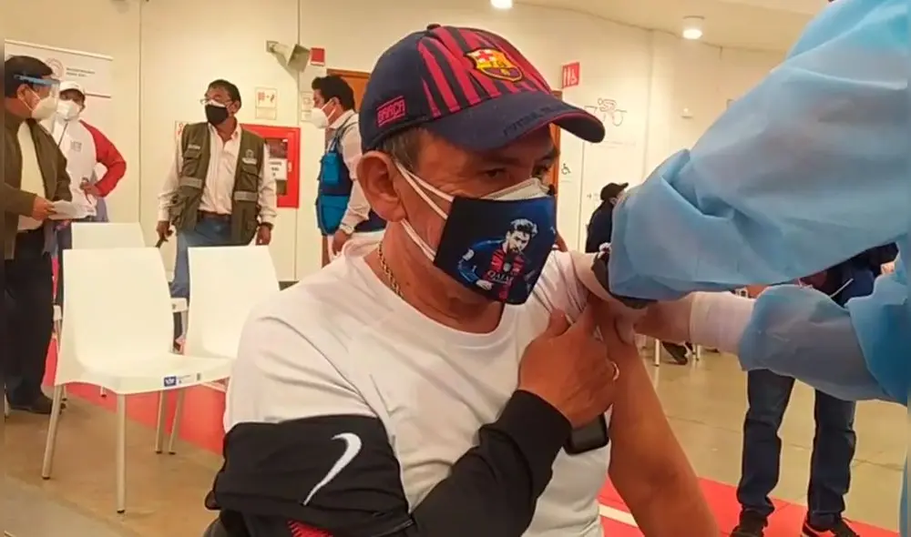 El exjugador de 74 años recibió la primera dosis de la vacuna contra la COVID-19. Foto: Municipalidad San Luis