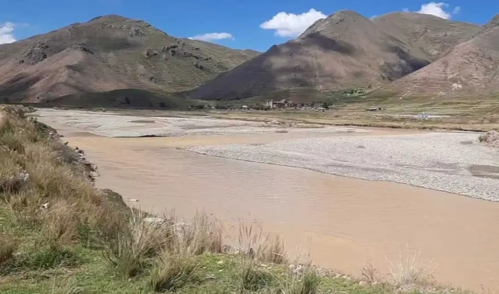 Según apuntaron, hace algunos días, el agua estaba cristalina y ahora luce marrón. Foto: cortesía