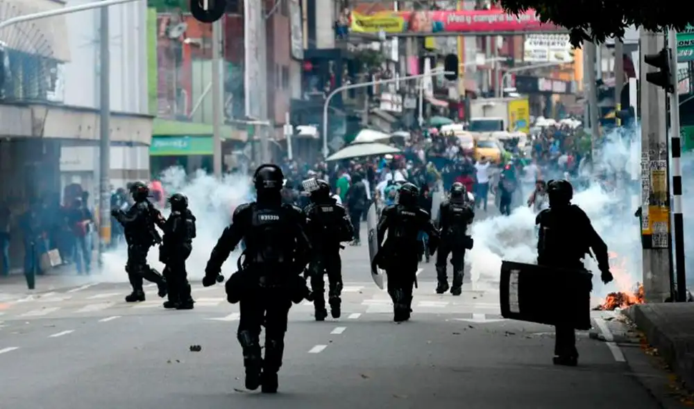 "Hay bastante documentación y videos de cómo la Policía, el Ejercito en algunos lados, y el Esmad han utilizado sus armas", indicó  la Federación Colombiana de Trabajadores de la Educación. Foto: AFP