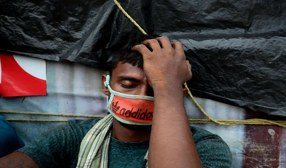 Aunque India presenta una ligera disminución de casos, la COVID-19 ha desatado una crisis hasta ahora imparable en la nación asiática. Foto: EFE Aunque India presenta una ligera disminución de casos, la COVID-19 ha desatado una crisis hasta ahora imparable en la nación asiática. Foto: EFE