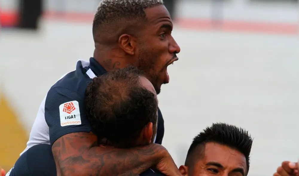 Jefferson Farfán celebrando el gol de Hernán Barcos ante la César Vallejo. Foto: Liga de Fútbol Profesional Jefferson Farfán celebrando el gol de Hernán Barcos ante la César Vallejo. Foto: Liga de Fútbol Profesional