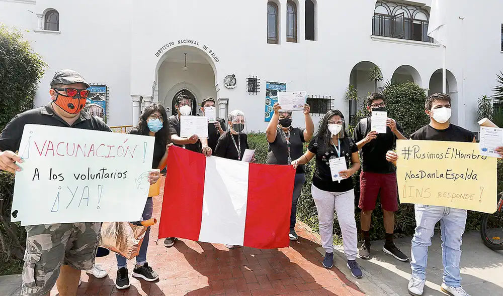 Los escucharon. Los voluntarios debieron hacer plantones, marchas y alistar una denuncia penal para recién ser atendidos. Foto: Marco Cotrina/La República Los escucharon. Los voluntarios debieron hacer plantones, marchas y alistar una denuncia penal para recién ser atendidos. Foto: Marco Cotrina/La República