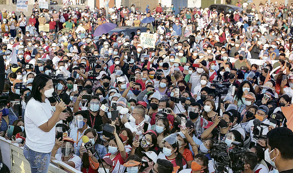 Promesa. La candidata Keiko Fujimori (FP) visitó Ventanilla, donde se comprometió a entregar cien mil lotes a nivel nacional. Foto: John Reyes/La República