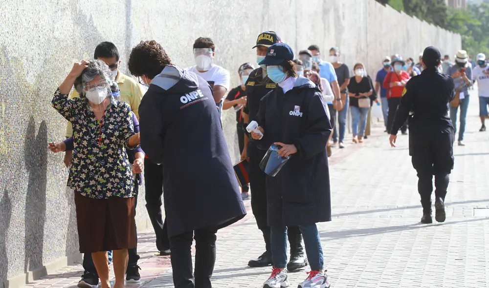 La ONPE sugiere respetar el horario establecido con la finalidad de evitar las aglomeraciones y contagios de la COVID-19. Foto: La República La ONPE sugiere respetar el horario establecido con la finalidad de evitar las aglomeraciones y contagios de la COVID-19. Foto: La República
