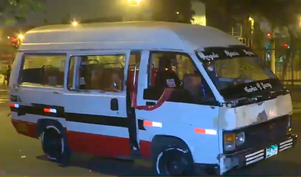 Vehículo circulaba pese a acumular varios soles en papeletas. Foto: captura Latina Vehículo circulaba pese a acumular varios soles en papeletas. Foto: captura Latina