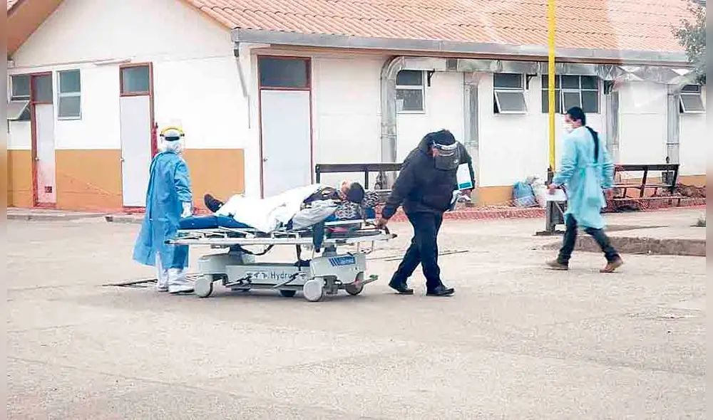 Riesgo. Algunos pacientes mueren antes de conseguir cama UCI. Foto: La República