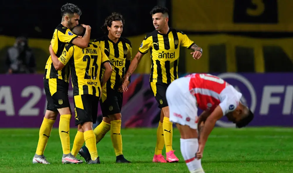 Peñarol venció 3-0 a River Plate de Paraguay por la Copa Sudamericana. Foto: AFP Peñarol venció 3-0 a River Plate de Paraguay por la Copa Sudamericana. Foto: AFP