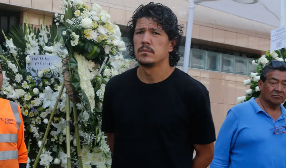 Óscar Vílchez anunció en Twitter que su padre falleció pese a estar en UCI. Foto: La República