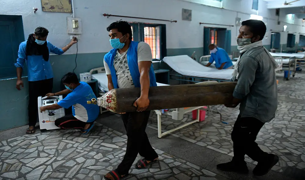 En India la crisis por la falta de oxígeno ha afectado a todo el sistema de salud ante el avance del coronavirus SARS-CoV-2. Foto: AFP