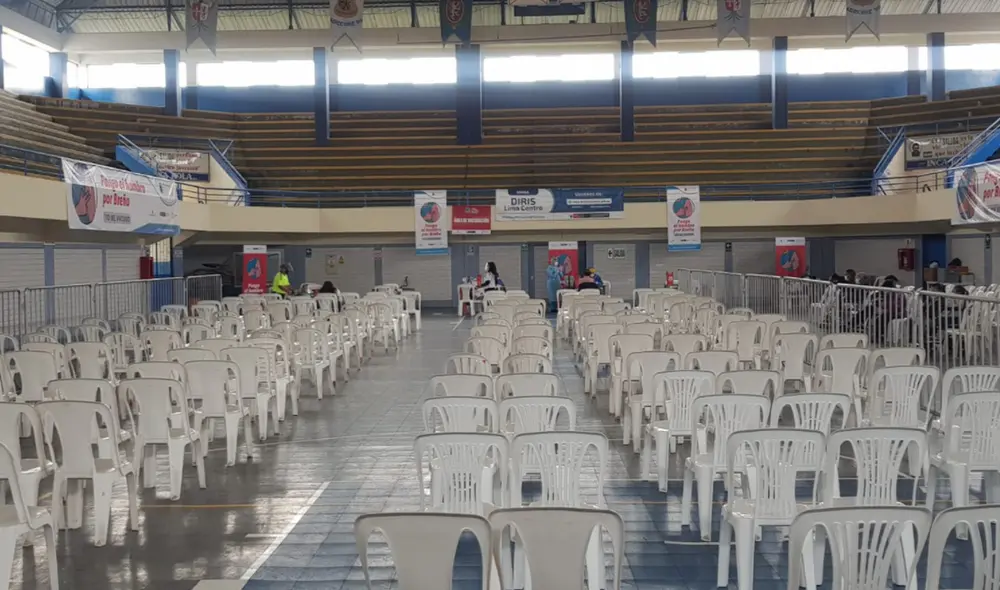 Más de 300 dosis se encuentran disponibles para ser aplicadas en el colegio Salesiano. Foto: Joel Robles / URPI-LR Más de 300 dosis se encuentran disponibles para ser aplicadas en el colegio Salesiano. Foto: Joel Robles / URPI-LR