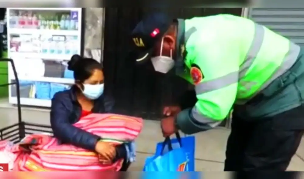 Para Espinoza el sinónimo de ser policía es el servir a la ciudadanía. Foto: captura de pantalla Latina Noticias Para Espinoza el sinónimo de ser policía es el servir a la ciudadanía. Foto: captura de pantalla Latina Noticias