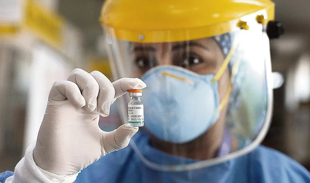 Dosis. Farmacéutica china firmó un acuerdo con el Perú para entregarnos 38 millones de dosis. Foto: Félix Contreras / La República Dosis. Farmacéutica china firmó un acuerdo con el Perú para entregarnos 38 millones de dosis. Foto: Félix Contreras / La República