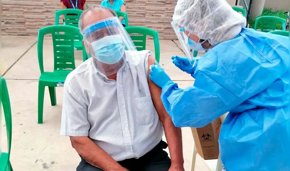 Vacunación de ancianos se realizó sin que estos estén registrados en el padrón del Minsa. Foto: Geresa. Vacunación de ancianos se realizó sin que estos estén registrados en el padrón del Minsa. Foto: Geresa.