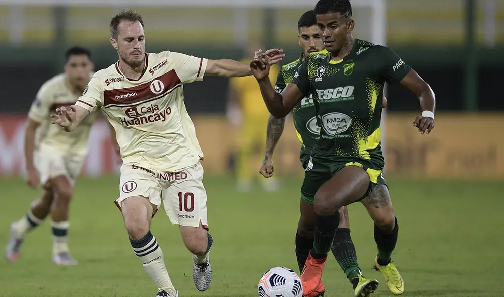En el primer partido, Universitario fue goleado por 3-0 a manos de Defensa y Justicia. Foto: AFP