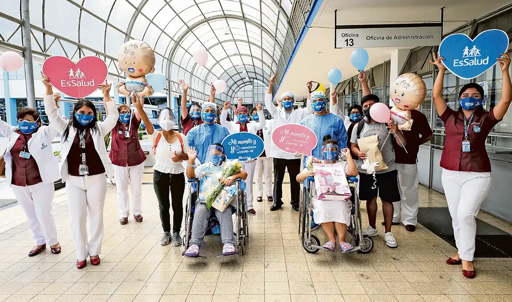 Luchadoras. Brenda Jaimes y Dora Bonilla vencieron al COVID-19 después de permanecer en UCI durante varias semanas. Foto: EsSalud Luchadoras. Brenda Jaimes y Dora Bonilla vencieron al COVID-19 después de permanecer en UCI durante varias semanas. Foto: EsSalud