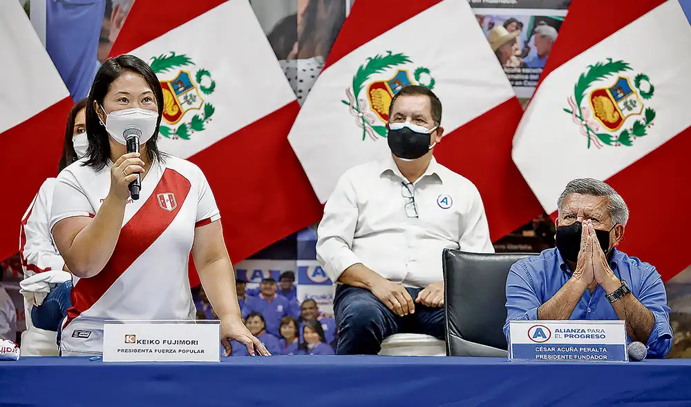 Acuerdos. César Acuña y Luis Iberico en reunión de respaldo a la candidata presidencial de Fuerza Popular. Foto: Antonio Melgarejo / La República