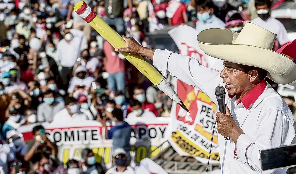 Resguardo. El candidato de Perú Libre asegura que no les teme a los debates, incluso de los equipos técnicos, pero aún no quiere dar sus nombres y afirma que es para que no los terruqueen. Foto: Aldair Mejía/La República