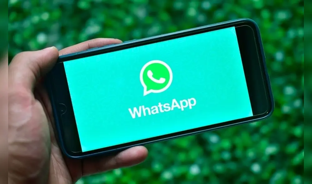 La app de mensajería adelantó que estará excluyendo de sus servicios a una determinada cantidad de equipos. Foto: Shutterstock