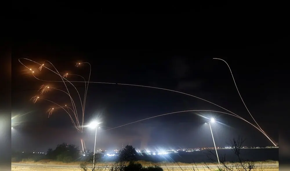 El sistema de defensa aérea Iron Dome de Israel intercepta cohetes lanzados desde la Franja de Gaza. Foto: AFP