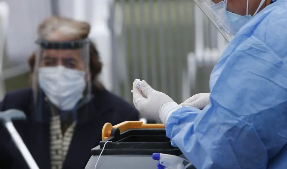 Inoculación habría sucedido en el autovacunatorio de la Videna. Foto: referencial/Marco Cotrina/La República Inoculación habría sucedido en el autovacunatorio de la Videna. Foto: referencial/Marco Cotrina/La República