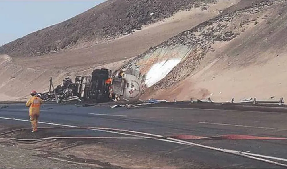 En poco tiempo, el vehículo de carga quedó envuelto en fuego debido a una fuga de gas. Foto: difusión