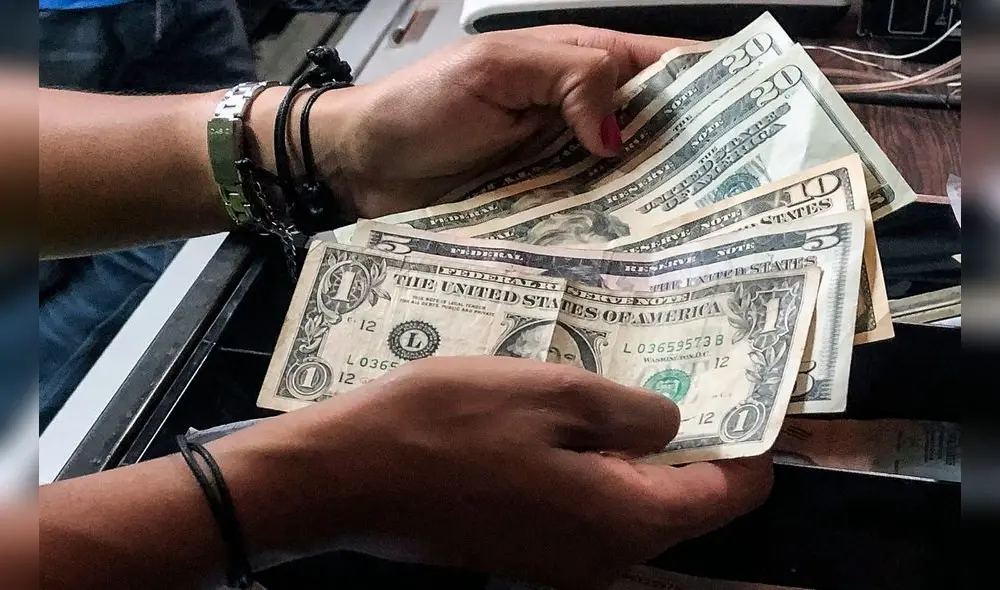 Ciertos comercios en Venezuela venden sus productos de acuerdo a la tasa del Banco Central de Venezuela. Foto: AFP