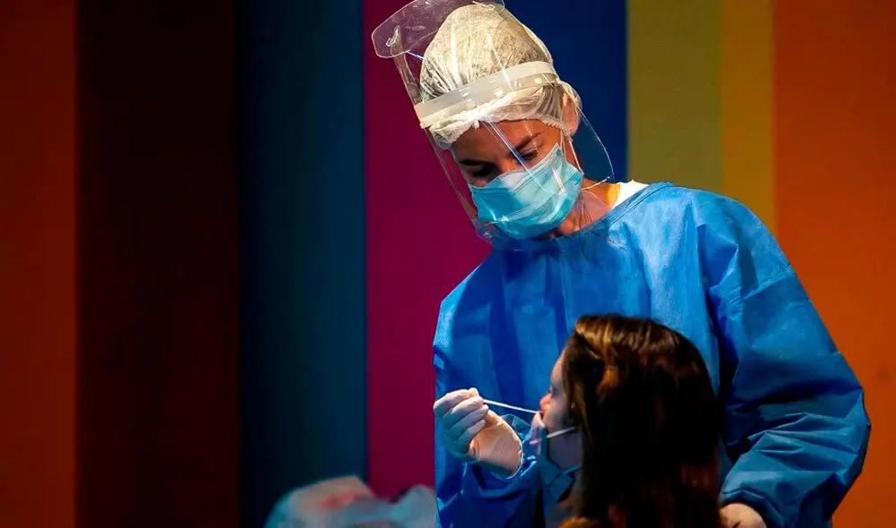 La variante de India fue encontrada en dos menores de edad procedentes de París. Foto: referencial / EFE La variante de India fue encontrada en dos menores de edad procedentes de París. Foto: referencial / EFE