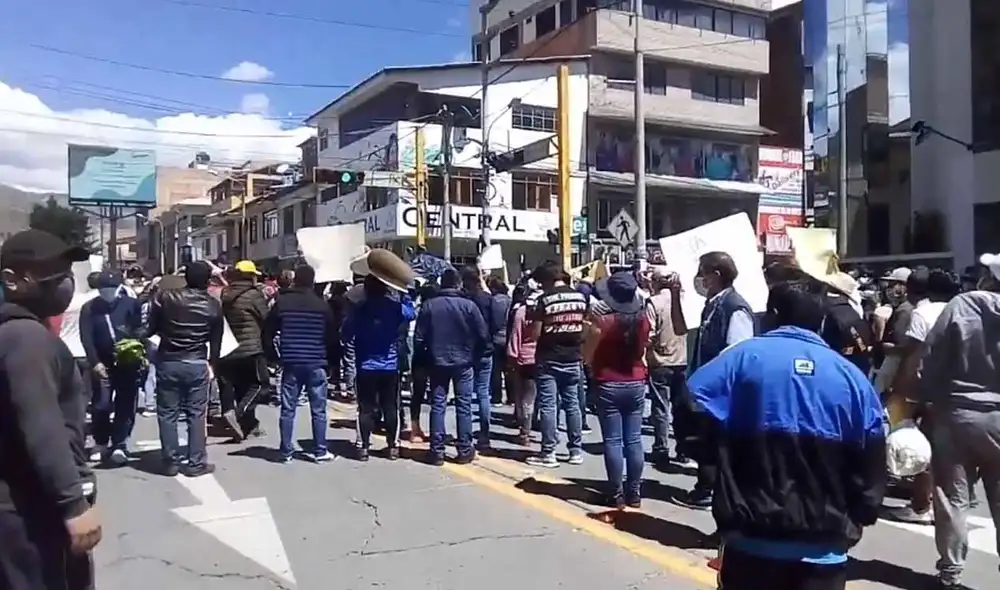 Durante la marcha, agentes de la PNP se hicieron presentes para resguardar la salud e integridad de los protestantes. Foto: difusión