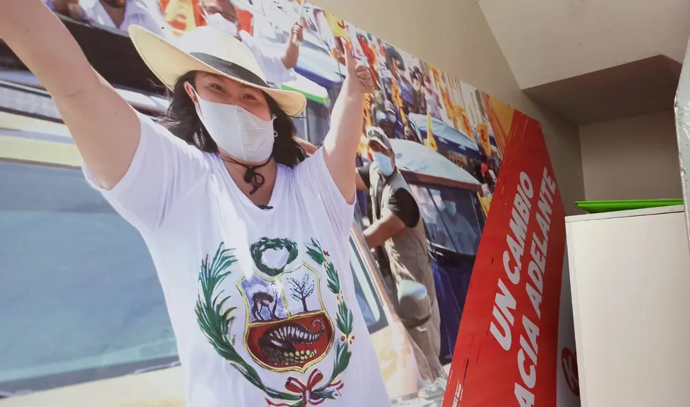 El cartel mide más de dos metros de largo. Foto: Gianella Aguirre/ URPI-LR