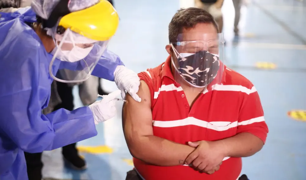 Las personas mayores de 18 años con síndrome de Down fueron el primer grupo vulnerable que recibió la vacuna. Foto: Marco Cotrina/La República