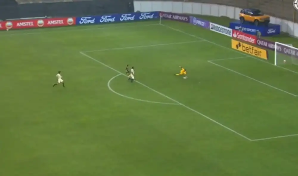 Carvallo tuvo buenas intervenciones en el primer tiempo. Foto: captura de video/Fox Sports 2 Carvallo tuvo buenas intervenciones en el primer tiempo. Foto: captura de video/Fox Sports 2