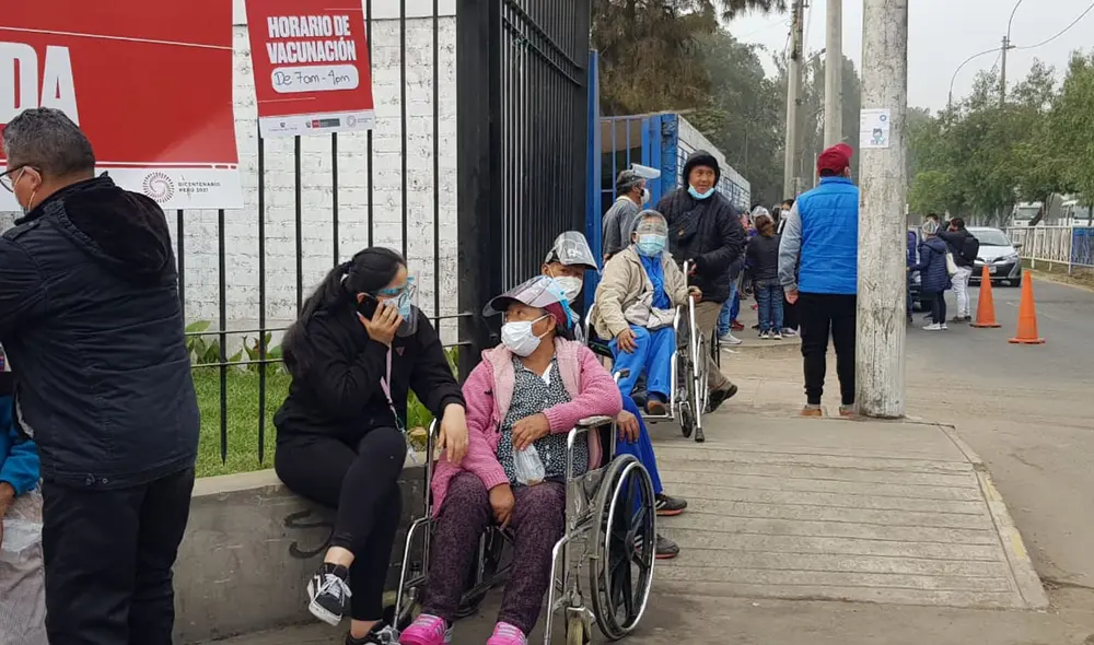 El Ministerio de Salud indicó que los jueves son días de desinfección general de los vacunatorios. Foto: Deysi Portuguez / URPI-LR El Ministerio de Salud indicó que los jueves son días de desinfección general de los vacunatorios. Foto: Deysi Portuguez / URPI-LR