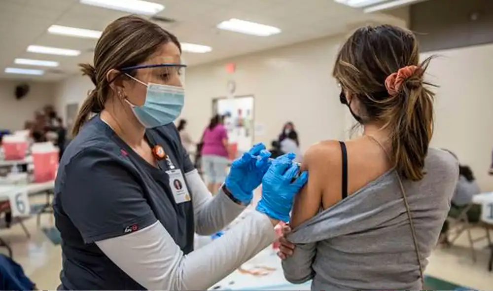 Ohio tiene a un 42,3% de su población vacunada con al menos una dosis, un porcentaje algo por debajo de la media nacional, que a fecha de este miércoles es del 46,4%. Foto: AFP